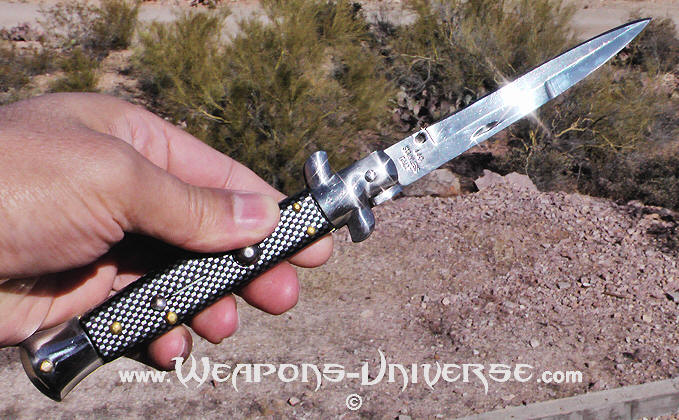 Checkered Switchblade